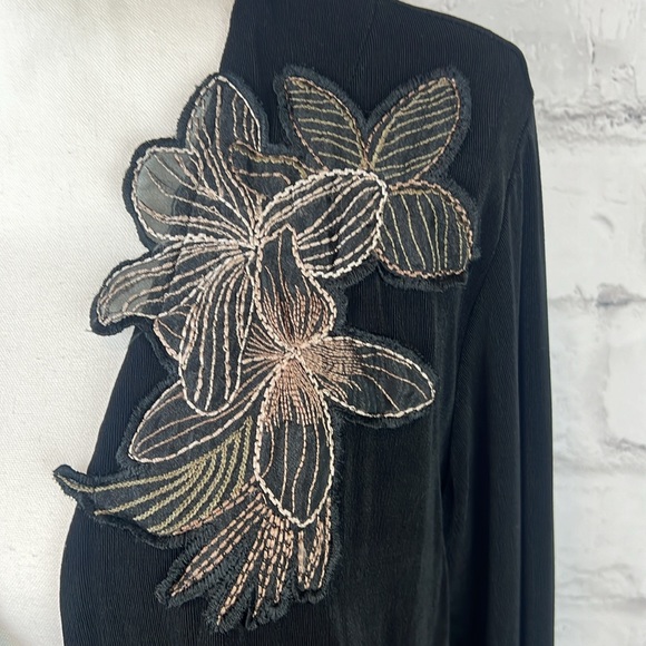 Chico’s Travelers Floral Embroidered Black Blazer - Picture 3 of 10
